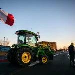 Crise agricole : les tracteurs de la Coordination rurale manifestent près de la tour Eiffel