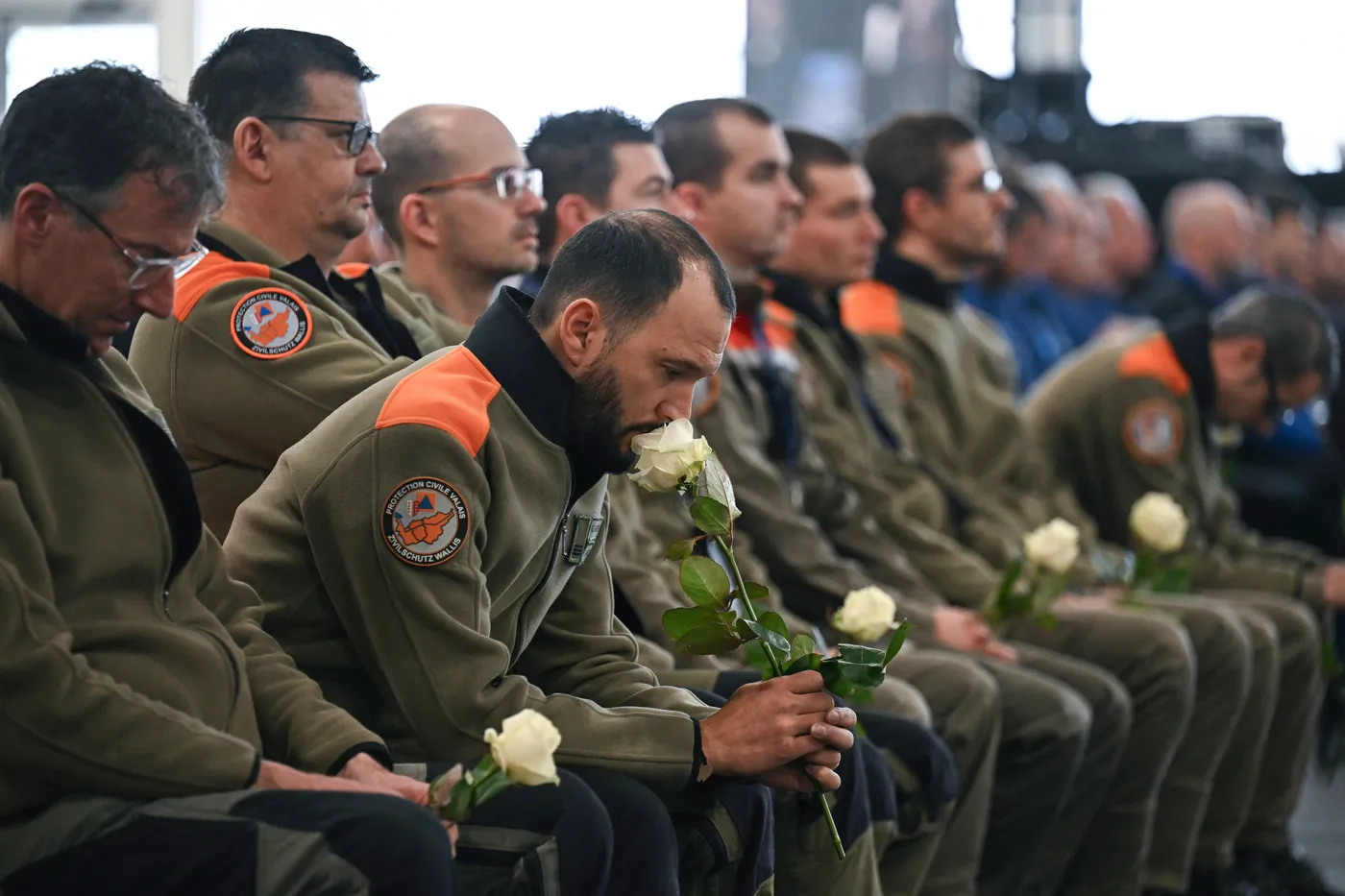« En Suisse, hommage émouvant aux jeunes victimes de Crans-Montana »