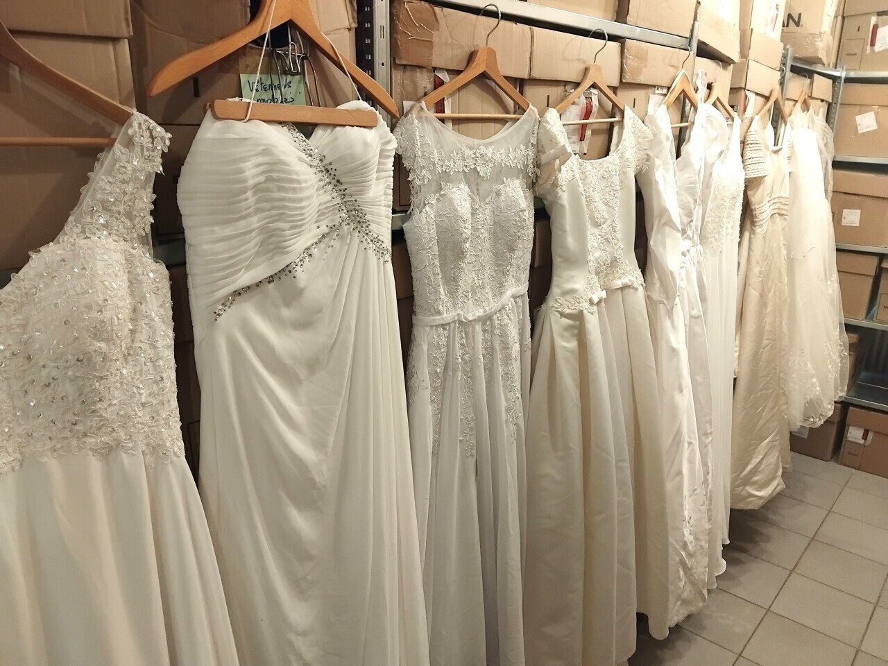 La ressourcerie de la Manche relance son showroom de robes de mariée d’occasion
