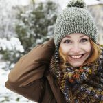 Prendre soin de sa peau en hiver : astuces pour un teint éclatant malgré le froid