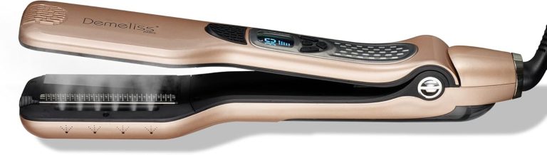 Demeliss SAINT ALGUE Lisseur Vapeur TITANIUM – Plaques Titane – Vapeur Ultra Puissante – Réservoir XL 40ml Intégré – Peigne Amovible – Lissage Tous Types de Cheveux – 5 Températures – Professionnel – Pourquoi ce produit mérite votre attention