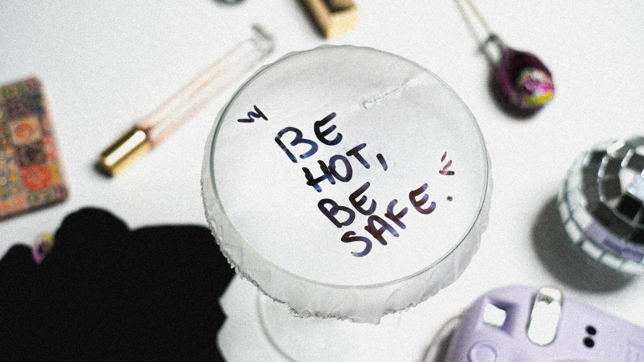 Une barmaid lyonnaise crée un chouchou anti-drogue pour protéger les verres en soirée