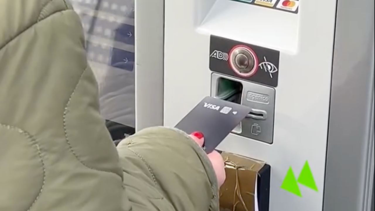 Lyon : ce signe sur une borne TCL indique un risque pour votre carte bancaire