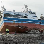 Fileyeur lorientais échoué aux Sables-d’Olonne : appels d’offres pour évacuation terrestre