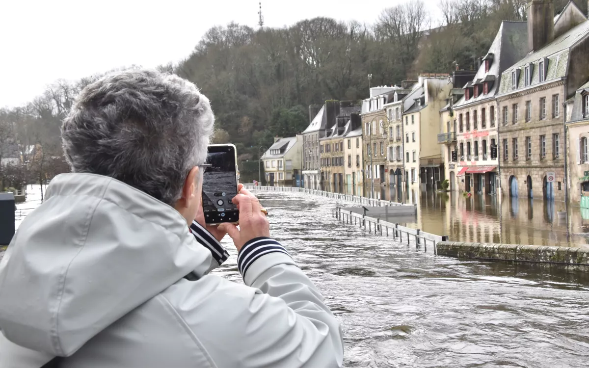DIRECT - Tempête Ingrid en Bretagne : rafale de 144 km/h dans le Finistère, vols annulés à Brest