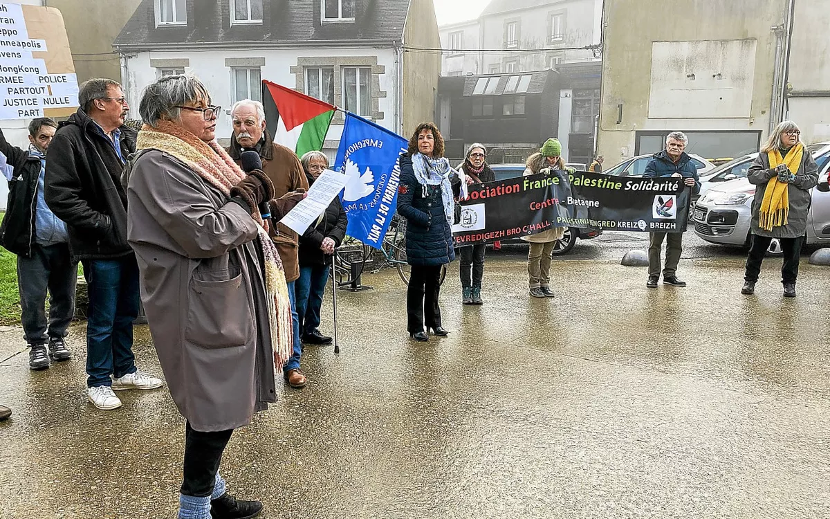 « La loi du plus fort s'impose : à Carhaix, une soixantaine de manifestants pour la Palestine »