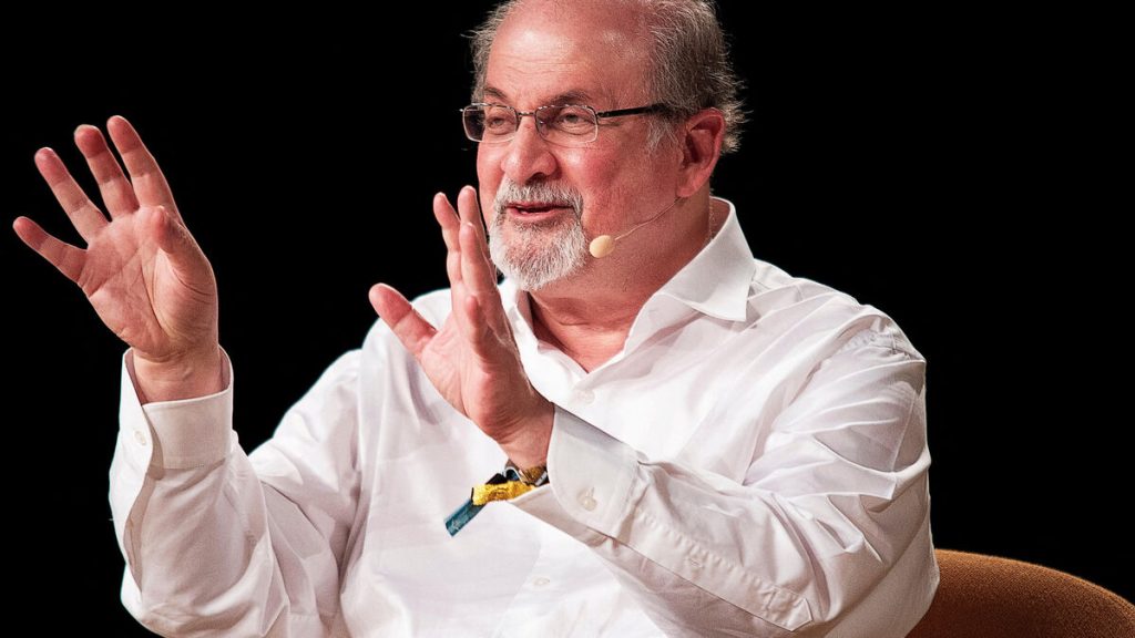 Salman Rushdie alerte sur la montée de la violence aux États-Unis : « Tout le monde est en danger »