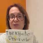 Une fillette de 6 ans publie « L'enfant qui buvait du vin », les internautes demandent une suite