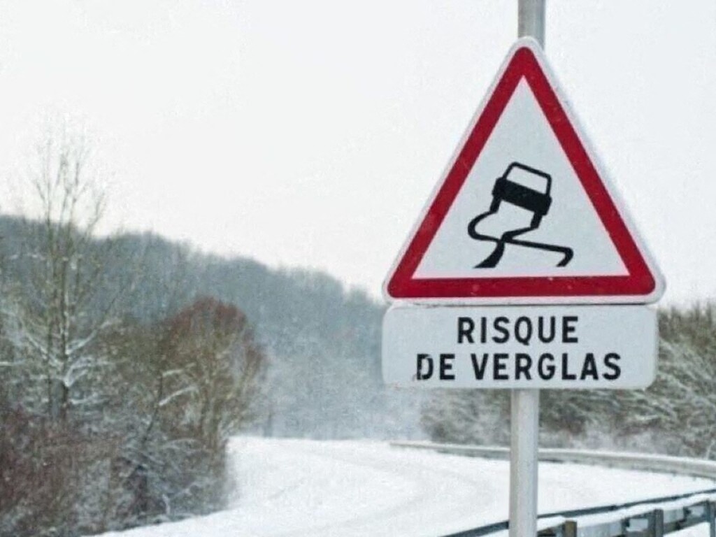 En Centre-Bretagne, un accident implique trois véhicules sur une route verglacée