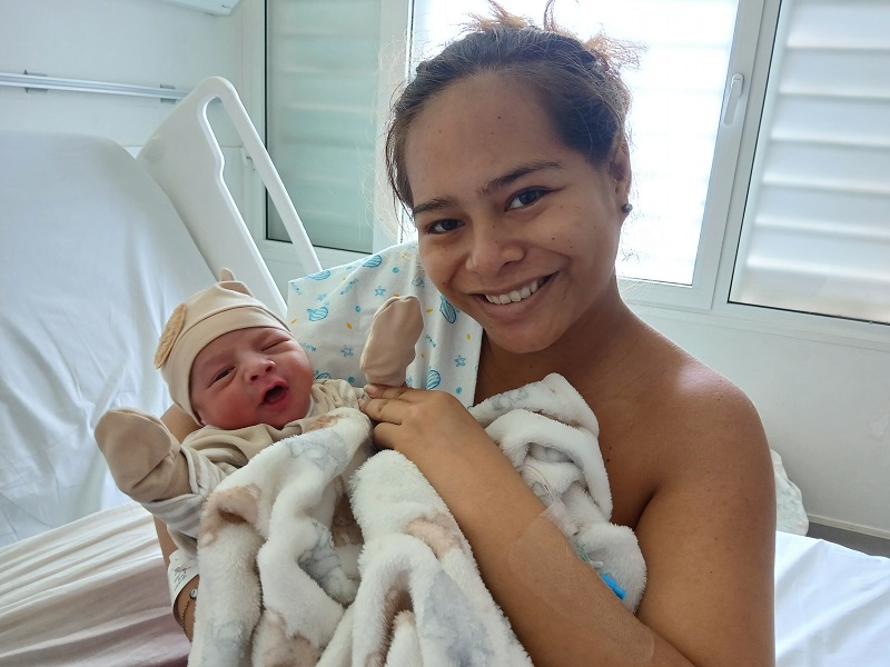 Le premier bébé né en 2026 porte le prénom Revatua