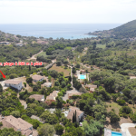 Tarco: A 300m. de la plage à pied, VILLA RÉCENTE T-4 TRÈS BELLE VUE MER ET MONTAGNE, studio en rez-de jardin, PISCINABLE.