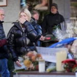 Identification des victimes en cours après l'incendie mortel d'un bar en Suisse