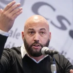 «Qu’il aille en élection» sur ses projets de loi, lance la CSQ vers Legault