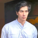 À 59 ans, ce mannequin affiche une apparence qui suscite l'intérêt