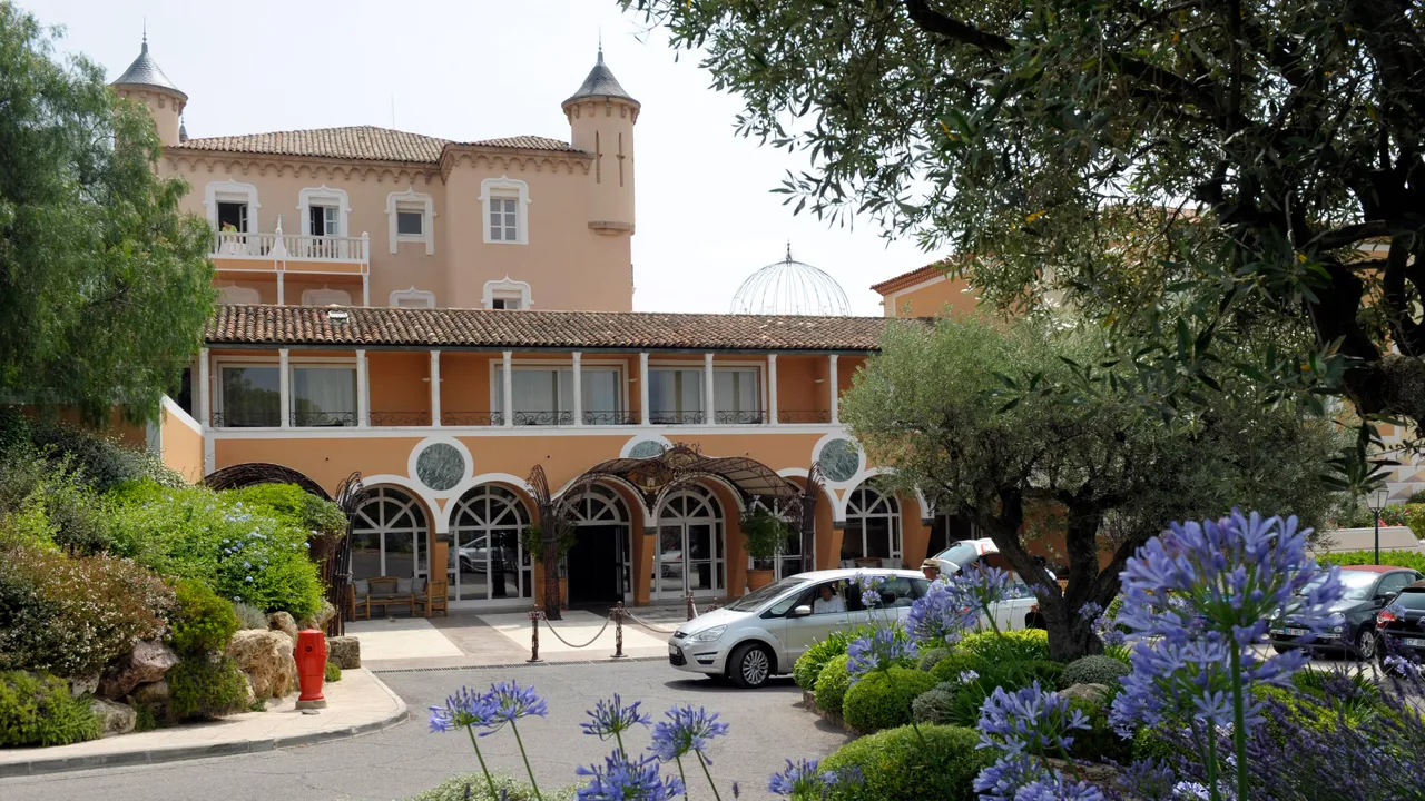 La saison 4 de The White Lotus se tourne dans un château à Saint-Tropez.