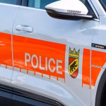 Accident à Worben : un automobiliste gravement blessé en percutant deux façades