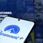 Paramount Skydance lance une offre hostile à Warner Bros. Discovery dans la bataille médiatique américaine.