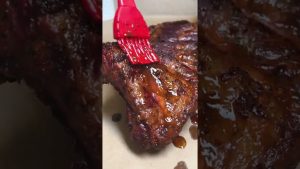 Côtes de bœuf marinées au barbecue Traeger : recette facile