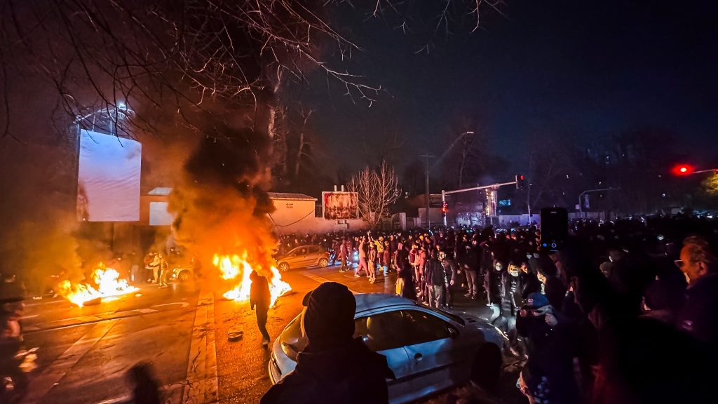 Manifestations en Iran : des milliers de personnes protestent contre le régime