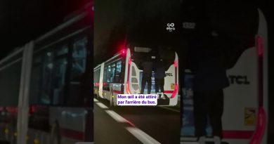 Deux jeunes se suspendent à l'arrière d'un bus sur la M6