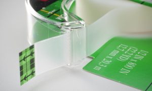 35 ans après, il retrouve enfin le début de son rouleau de ruban adhésif