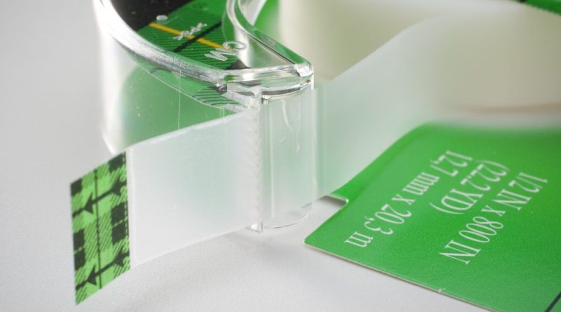 35 ans après, il retrouve enfin le début de son rouleau de ruban adhésif