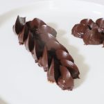 Glaçage et décoration : ganache au chocolat noir