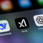 L’Union européenne a déclaré, lundi 5 janvier, "prendre très au sérieux" les fausses vidéos sexuelles de mineurs générées par Grok - Crédits : Kenneth Cheung / iStock