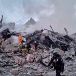 Guerre en Ukraine : attaque de l'armée russe à Kharkiv, 30 blessés dans un bâtiment et un centre commercial