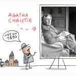 Agatha Christie est en photo assise dans son fauteuil. Elle est présentée par un personnage qui annonce qu'elle est née en 1890.