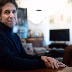 Laurent Vinatier évoque sa « peur de mourir » en détention en Russie dans « Le Monde »