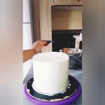 Lissage parfait d'un layer cake : découvrez la vidéo !
