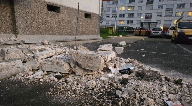 « Un drame a été évité de peu » : à Vitry-sur-Seine, un balcon chute du treizième étage, des habitants inquiets