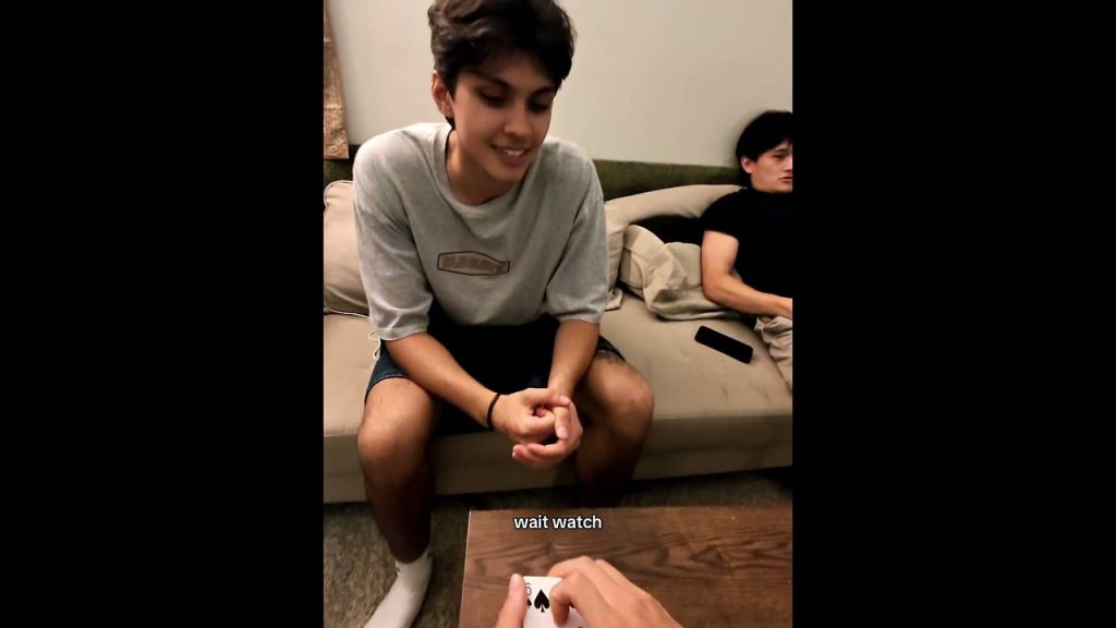 Sa carte réapparaît dans un endroit ultra secret ! 😱🪄