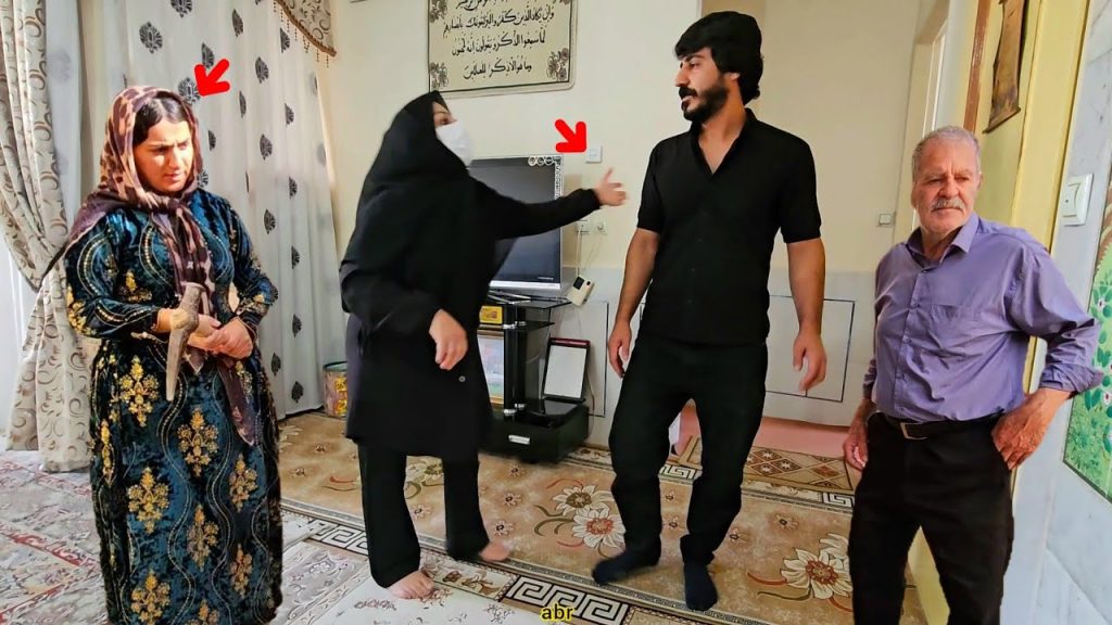 Un fils rejeté par sa mère trouve refuge chez une sans-abri