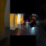 Un policier tire sur un enfant fuyant après un coup de feu