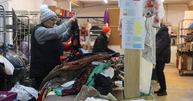 Fermeture choc d’Emmaüs Méru : la boutique solidaire tire sa révérence, des centaines d’habitués privés d’un repère social et économique « Une deuxième petite famille » : la boutique Emmaüs de Méru, contrainte de fermer, laisse les habitués désemparés