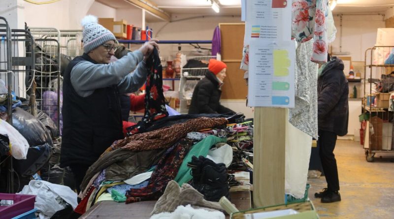 « Une deuxième petite famille » : la boutique Emmaüs de Méru, contrainte de fermer, laisse les habitués désemparés