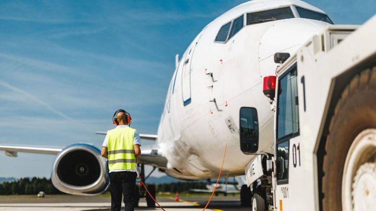 Avion : qui est prêt à débourser plus pour réduire son empreinte carbone ?