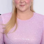 Amy Schumer s'affiche en sous-vêtements pour promouvoir le body positive