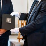 Quels sont ces deux fragments de la Tapisserie de Bayeux prélevés en 1941 restitués à la Ville ?