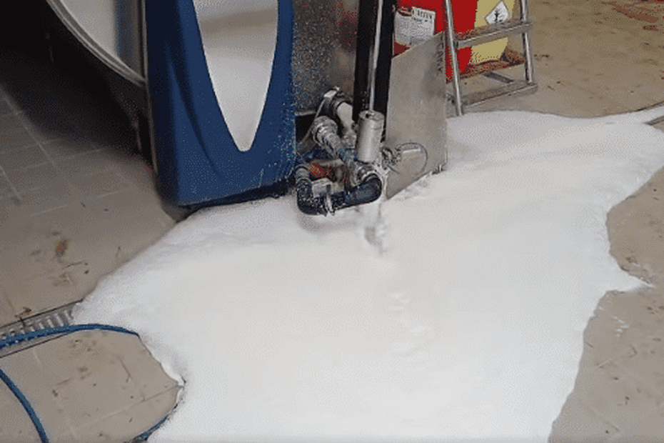 Neige exceptionnelle : 30 000 litres de lait jetés dans les égouts, une première en 20 ans