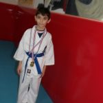 « Un vrai petit phénomène pour son âge » : à 9 ans, ce licencié de Chasseneuil collectionne les médailles d’or au karaté