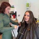 Une coiffeuse d'Escaudain collecte des cheveux pour les victimes de Crans-Montana