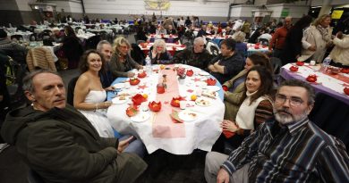 En images à Pau. Le réveillon solidaire bat son plein au parc des expos