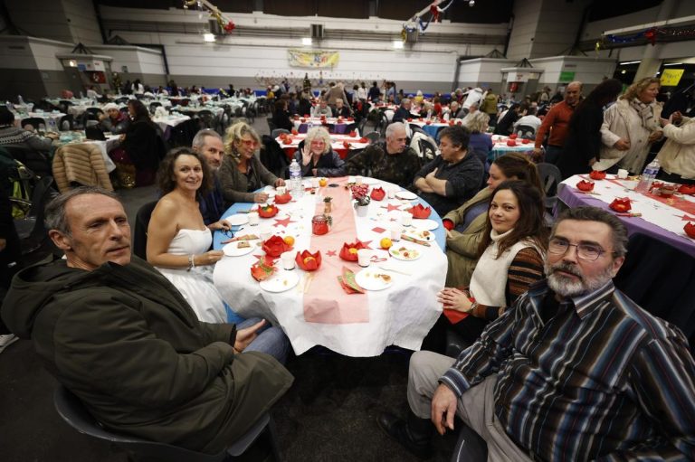 En images à Pau. Le réveillon solidaire bat son plein au parc des expos