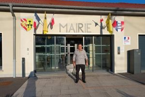 Le maire d'une commune de la Meuse remplace le drapeau de l’Europe par celui de la Coordination rurale
