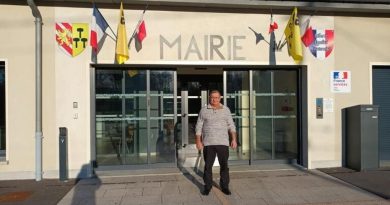 Meuse : le maire de Cousances-les-Forges retire le drapeau européen pour soutenir les agriculteurs en colère Le maire d'une commune de la Meuse remplace le drapeau de l’Europe par celui de la Coordination rurale