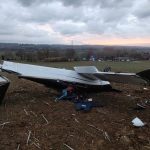 Crash d'avion : les enquêteurs recherchent des pièces sur le terrain