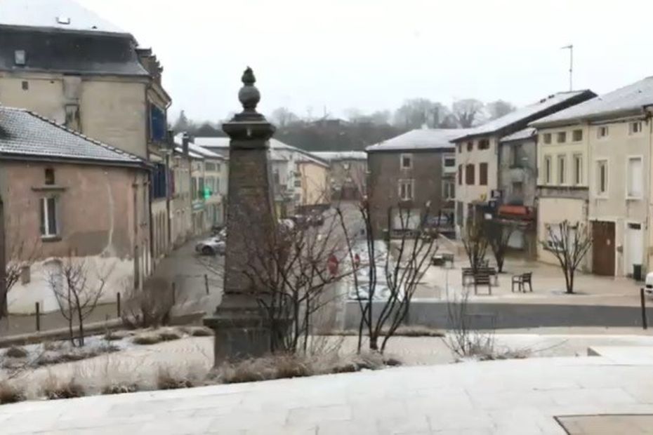 Homme poignardé à mort de plusieurs coups de couteau à Paris, un suspect d'une vingtaine d'années arrêté